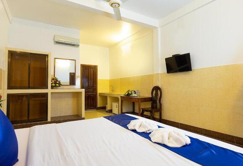 اتاق استاندارد با بالکن, Botoum Hostel