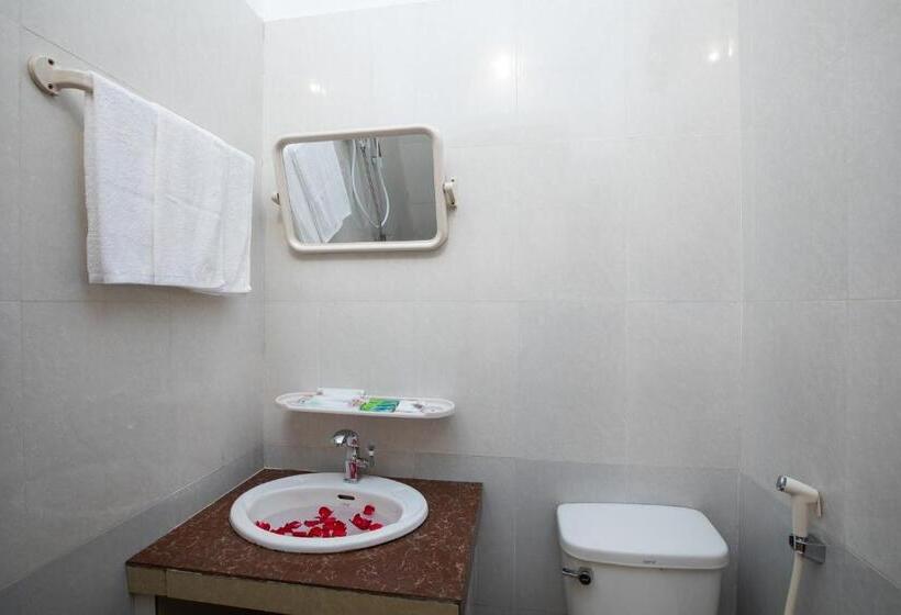 اتاق استاندارد سه تخته با بالکن, Botoum Hostel