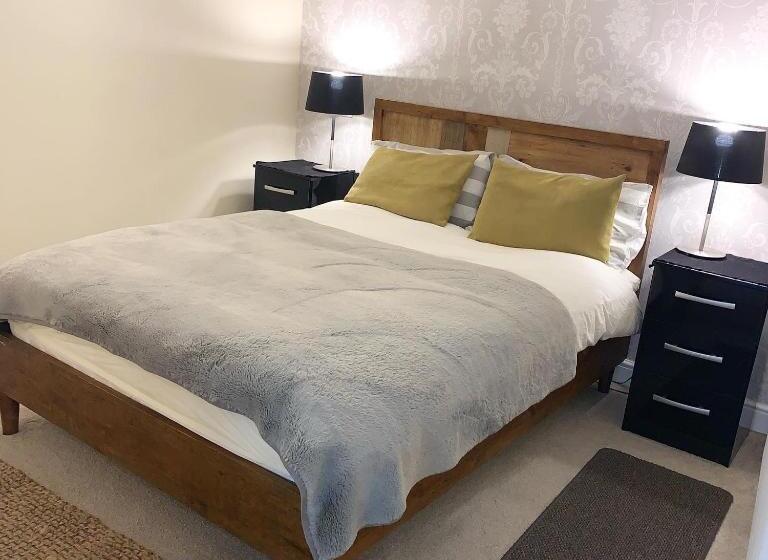 جناح جونيور ديلوكس, The Traveller's B&b