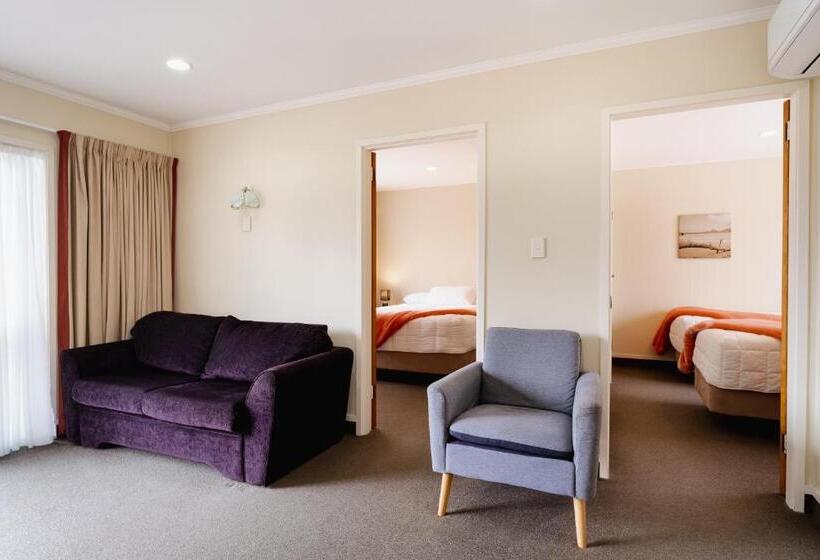 침실 2개 아파트, Highway Lodge Motel