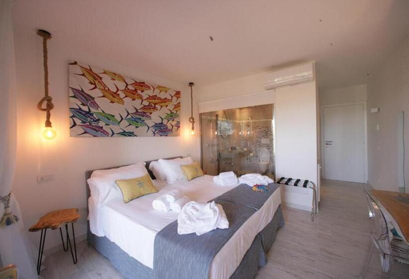 اتاق لوکس با بالکن و چشم‌انداز دریا, Geco Di Giada Art Suites   Adult Only