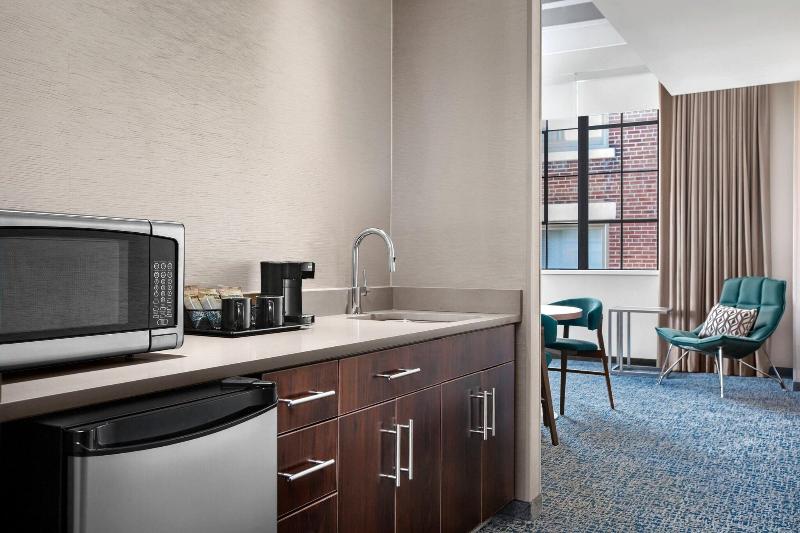 Люкс Кровать Кинг, Courtyard By Marriott Cape Girardeau Downtown