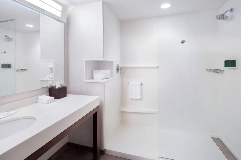 Люкс Кровать Кинг, Courtyard By Marriott Cape Girardeau Downtown