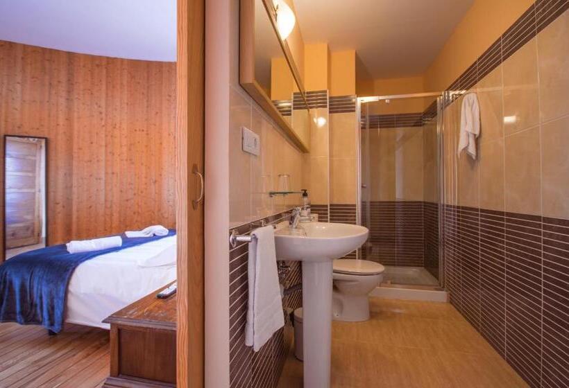 اتاق استاندارد با بالکن, La Posada De La Casona De Sarria