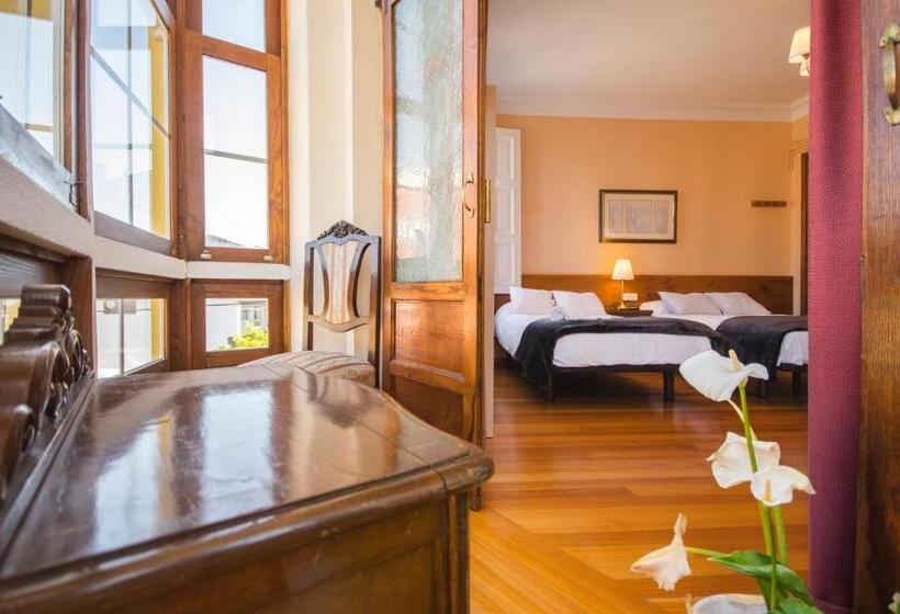 اتاق سوپریور با چشم‌انداز شهر, La Posada De La Casona De Sarria
