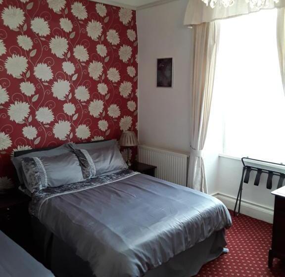 Семейный Номер, Langport Arms
