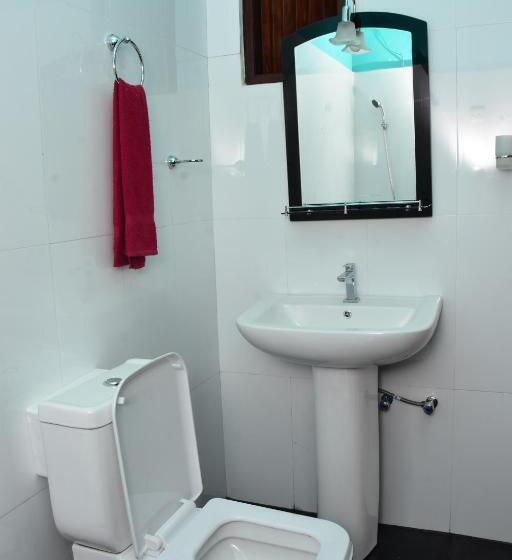 اتاق استاندارد سه تخته با بالکن, Grand View Guest House