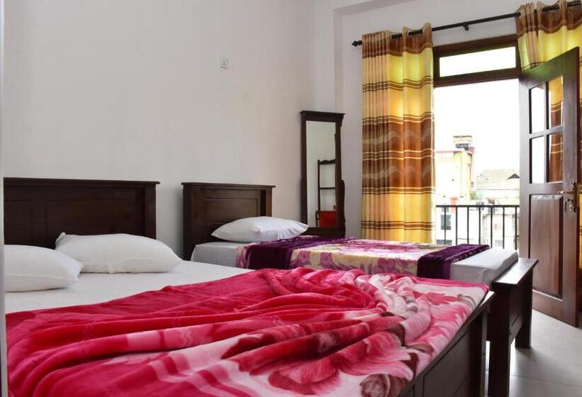 اتاق استاندارد سه تخته با بالکن, Grand View Guest House