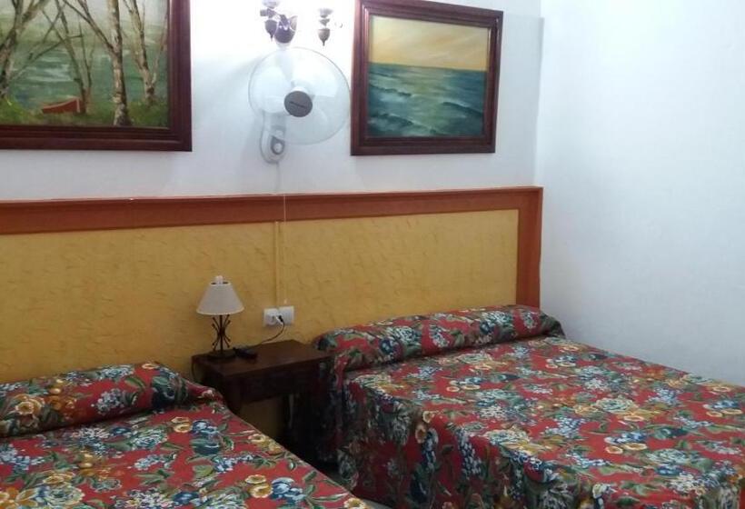 اتاق سوپریور با چشم‌انداز شهر, Hostal Manolo