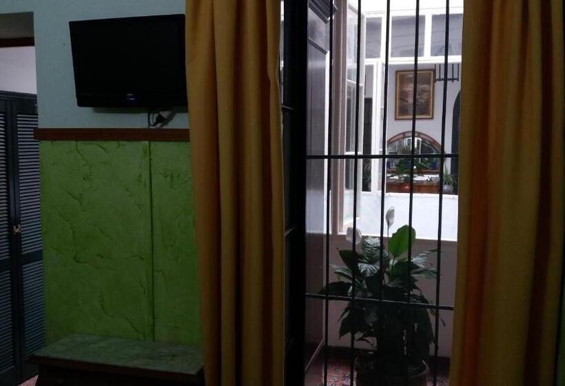 اتاق اقتصادی داخلی, Hostal Manolo
