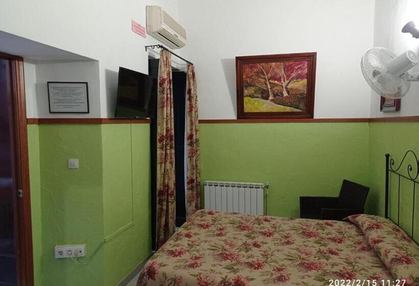 اتاق اقتصادی داخلی, Hostal Manolo
