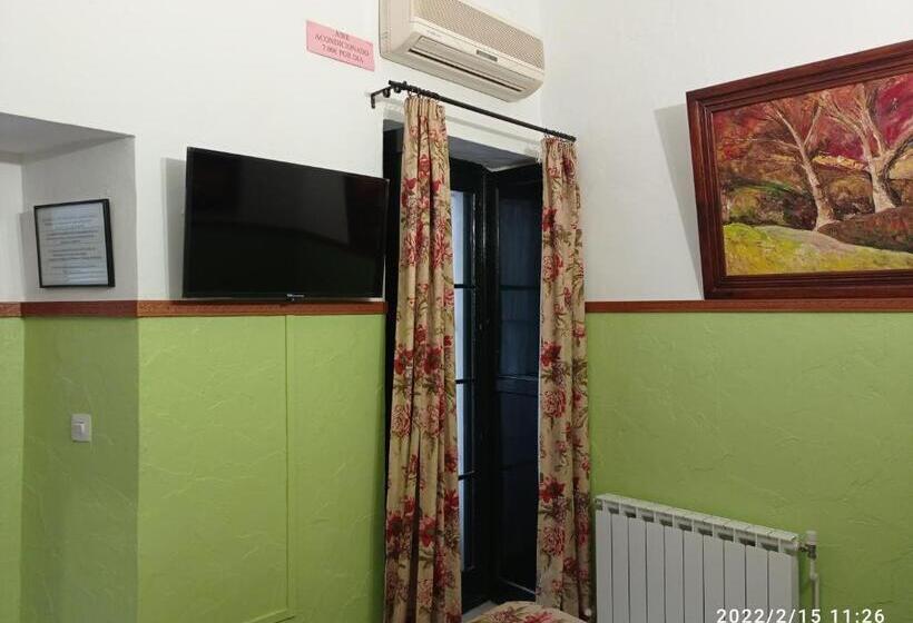 اتاق اقتصادی داخلی, Hostal Manolo