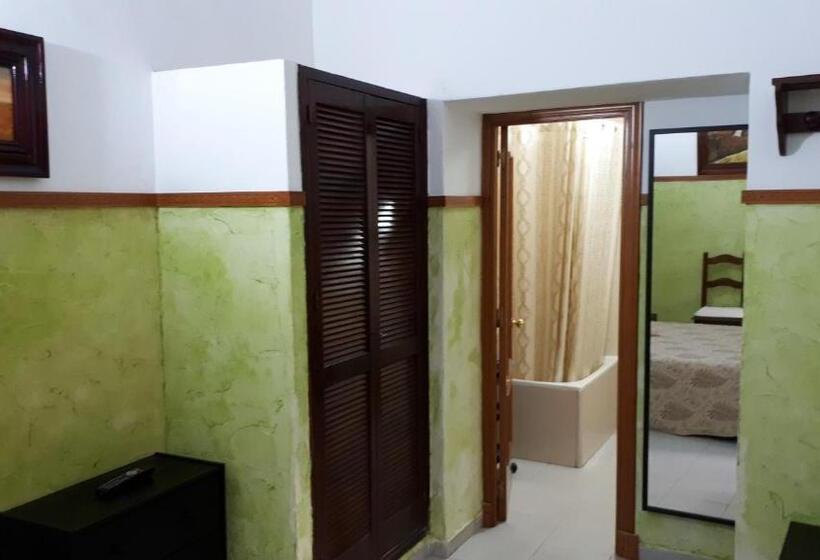 اتاق اقتصادی داخلی, Hostal Manolo