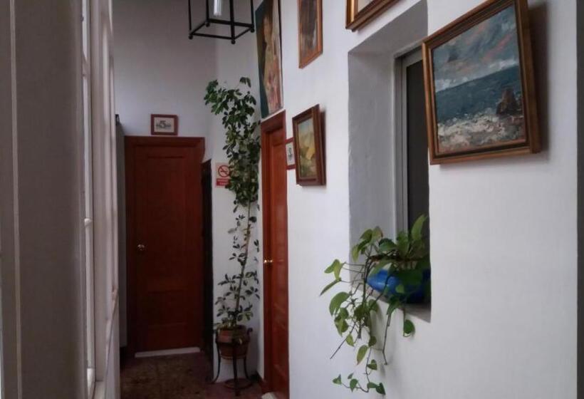 اتاق اقتصادی داخلی, Hostal Manolo