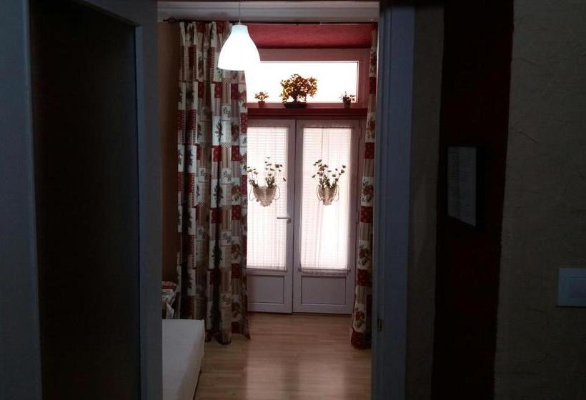 اتاق لوکس, Hostal Manolo