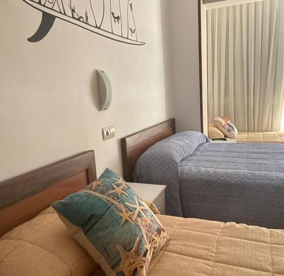标准四人间共用浴室, Pension Angelines, Sneuu Hostel Santander