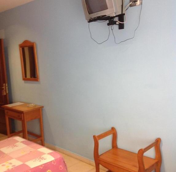 Номер Стандарт Трехместный, Hostal Los Amigos