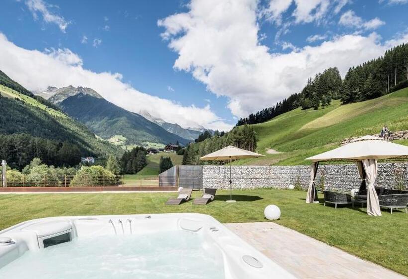 Апартаменты 3 Спальни, Aurina Lodges