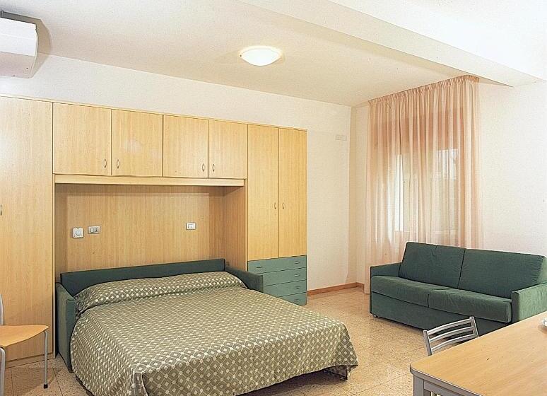 استودیو خانوادگی, Residence Cà D'oro