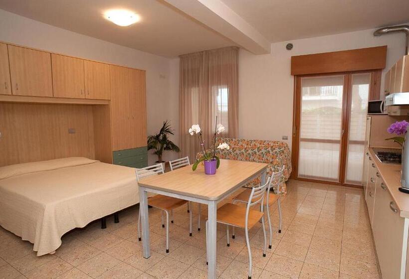 استودیو خانوادگی, Residence Cà D'oro