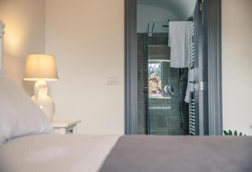 اتاق استاندارد چهارنفره با چشم‌انداز باغ, Marinella Suite Home