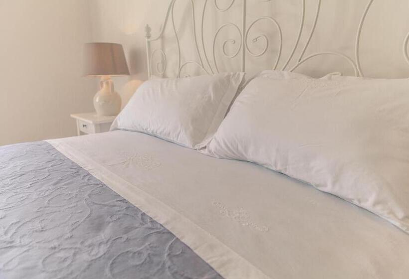 اتاق استاندارد چهارنفره با چشم‌انداز باغ, Marinella Suite Home