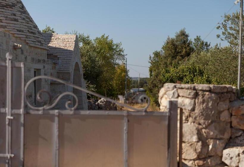 اتاق استاندارد سه تخته با چشم‌انداز باغ, Marinella Suite Home
