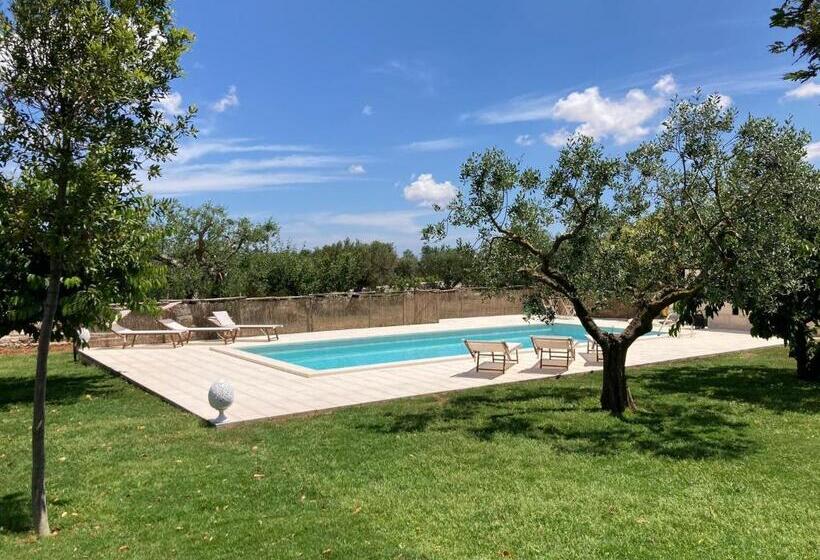 اتاق استاندارد سه تخته با چشم‌انداز باغ, Marinella Suite Home