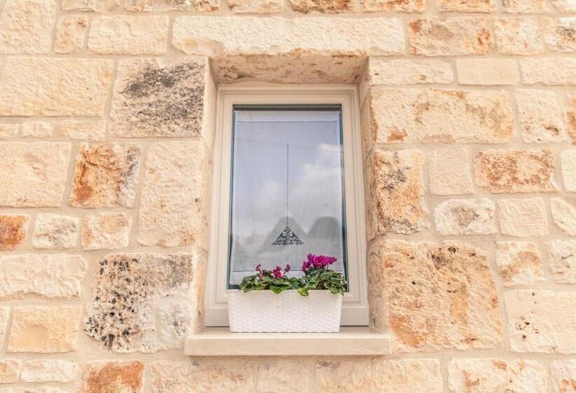 اتاق استاندارد چهارنفره با چشم‌انداز باغ, Marinella Suite Home
