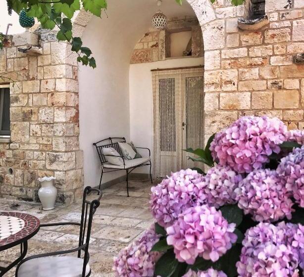 اتاق استاندارد چهارنفره با چشم‌انداز باغ, Marinella Suite Home