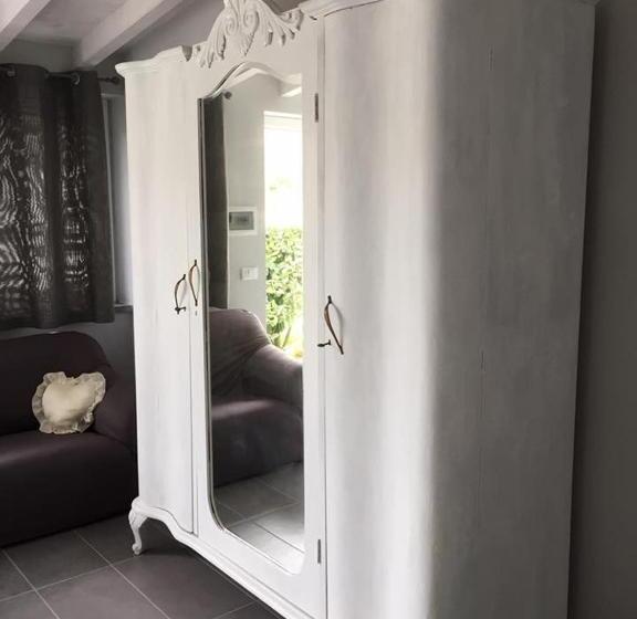 اتاق سوپریور خانوادگی, Skipper White Guest House