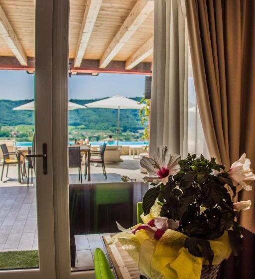 Семейный Номер Вид на Бассейн, Relais Villa Olivi
