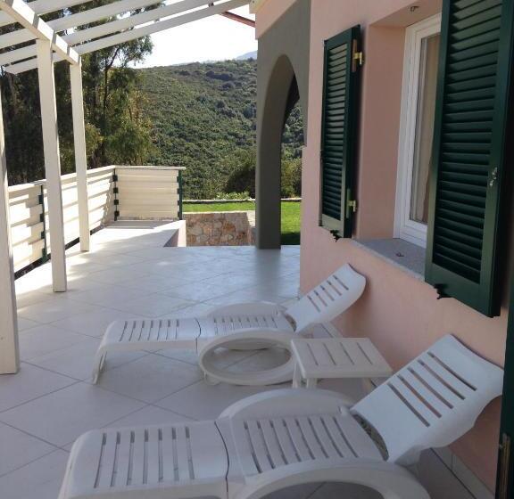 2 Bedroom Apartment With Garden, Residence Le Solane