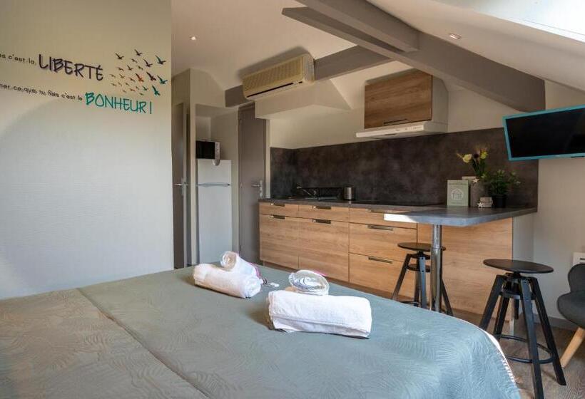 استودیوی استاندارد, Residence Croma