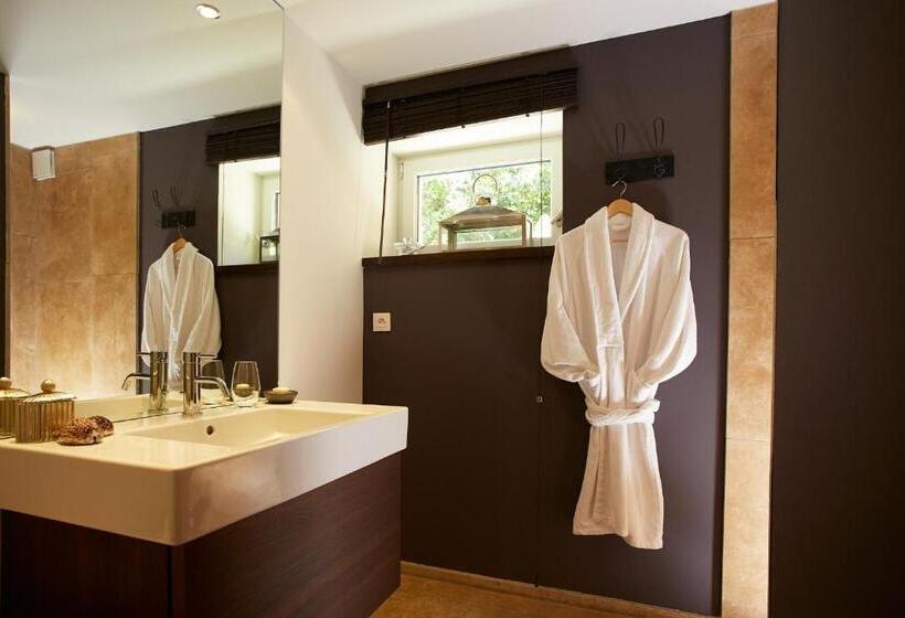 スタンダードルーム, Les Chambres De L Oustalet, Chambres D Hôtes Et Restaurant étoilé