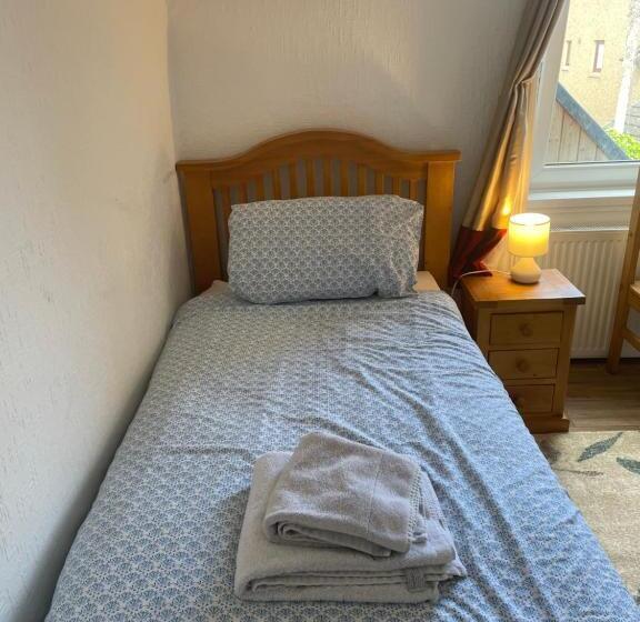 标准单人间, Strathallan B&b