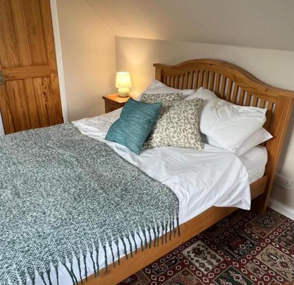 家庭间, Strathallan B&b