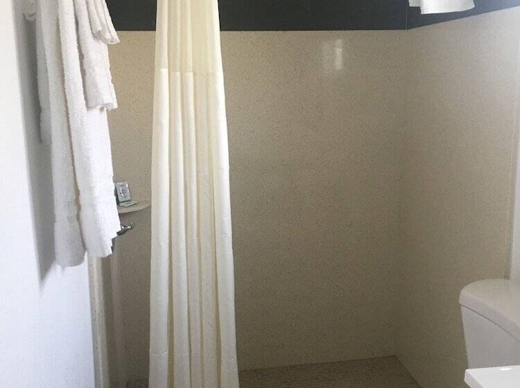 חדר סטנדרט, Aristocrat Motel