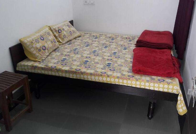 带共用浴室的标准房间, Nandini Paying Guest House