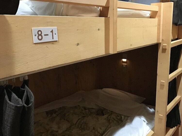 Кровать в Общей Комнате, Guesthouse Otaru Wanokaze