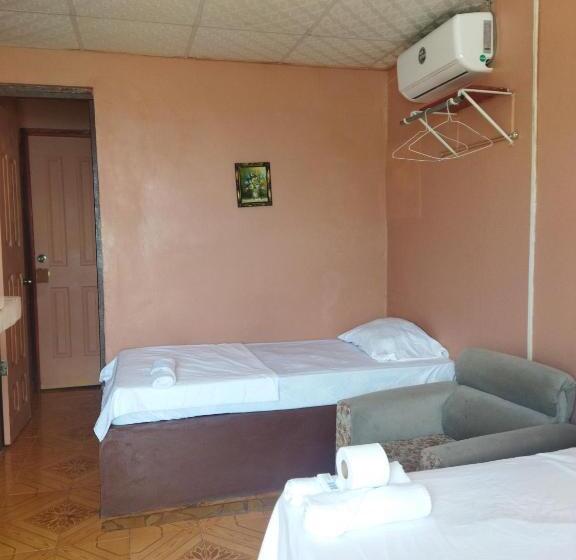 스탠다드 룸 공동 욕실, Ofiuras Hostal