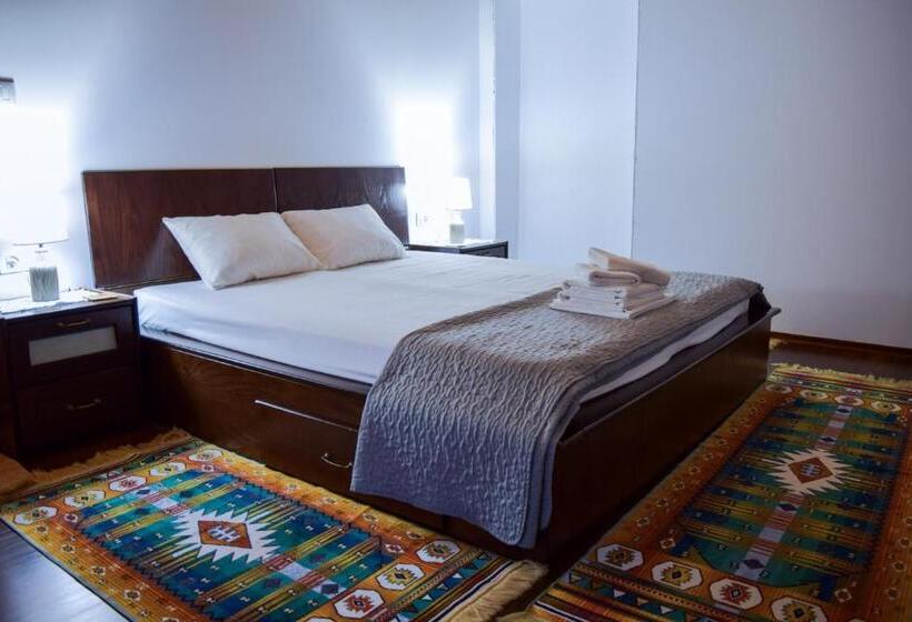 バルコニー付きスタンダードルーム, Sokaku I Te Marreve Guesthouse