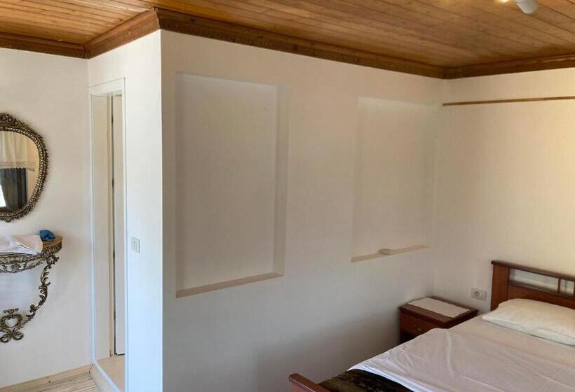 バルコニー付きデラックスルーム, Sokaku I Te Marreve Guesthouse