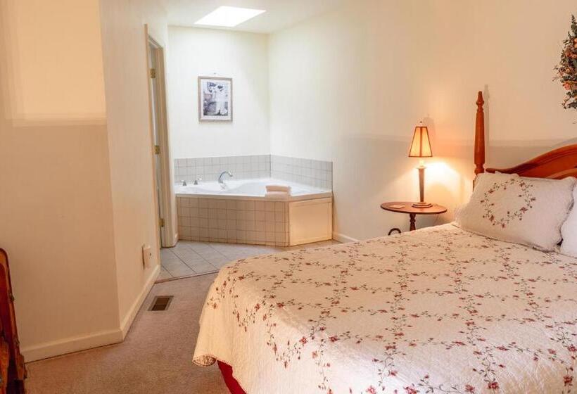 Family Suite, The Chimney Rock Inn & Cottages
