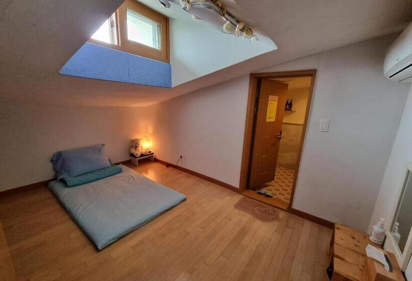 Номер Стандарт Индивидуальный, Tongyeong One Guesthouse
