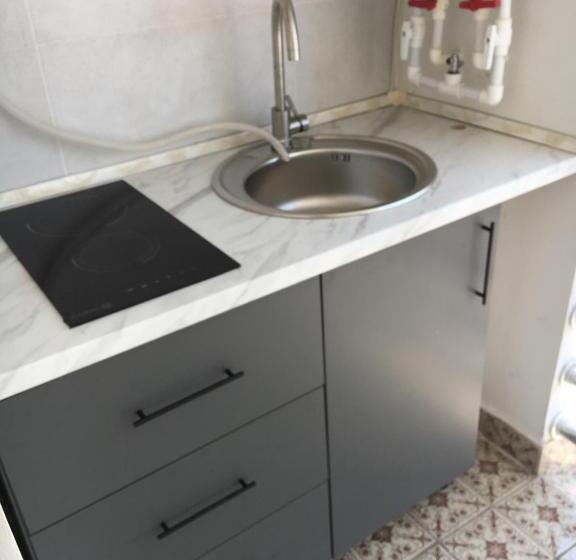 Economy Triple Room, Cozy Guest House In Old Batumi