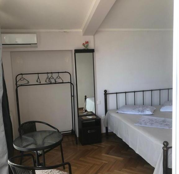 Economy Room, Cozy Guest House In Old Batumi
