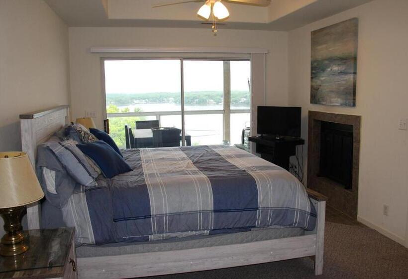 1 Bedroom Apartment Lake View, Lake Ozarks Get Away Topsider