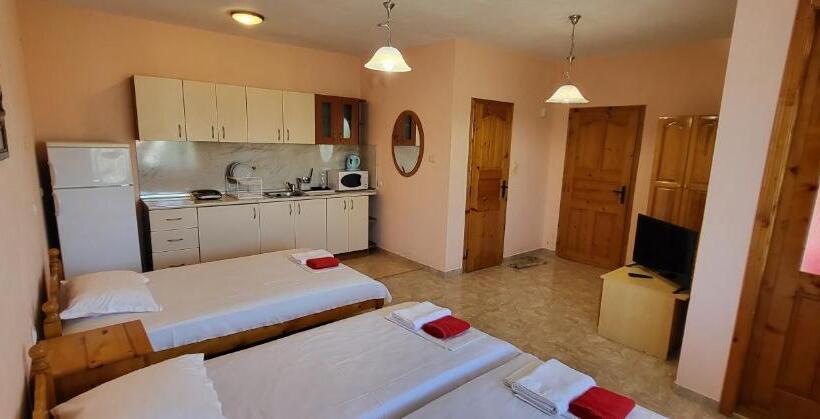 Семейное Студио, Amfora Guest House