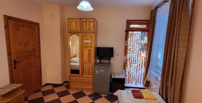 Номер Стандарт Трехместный, Amfora Guest House